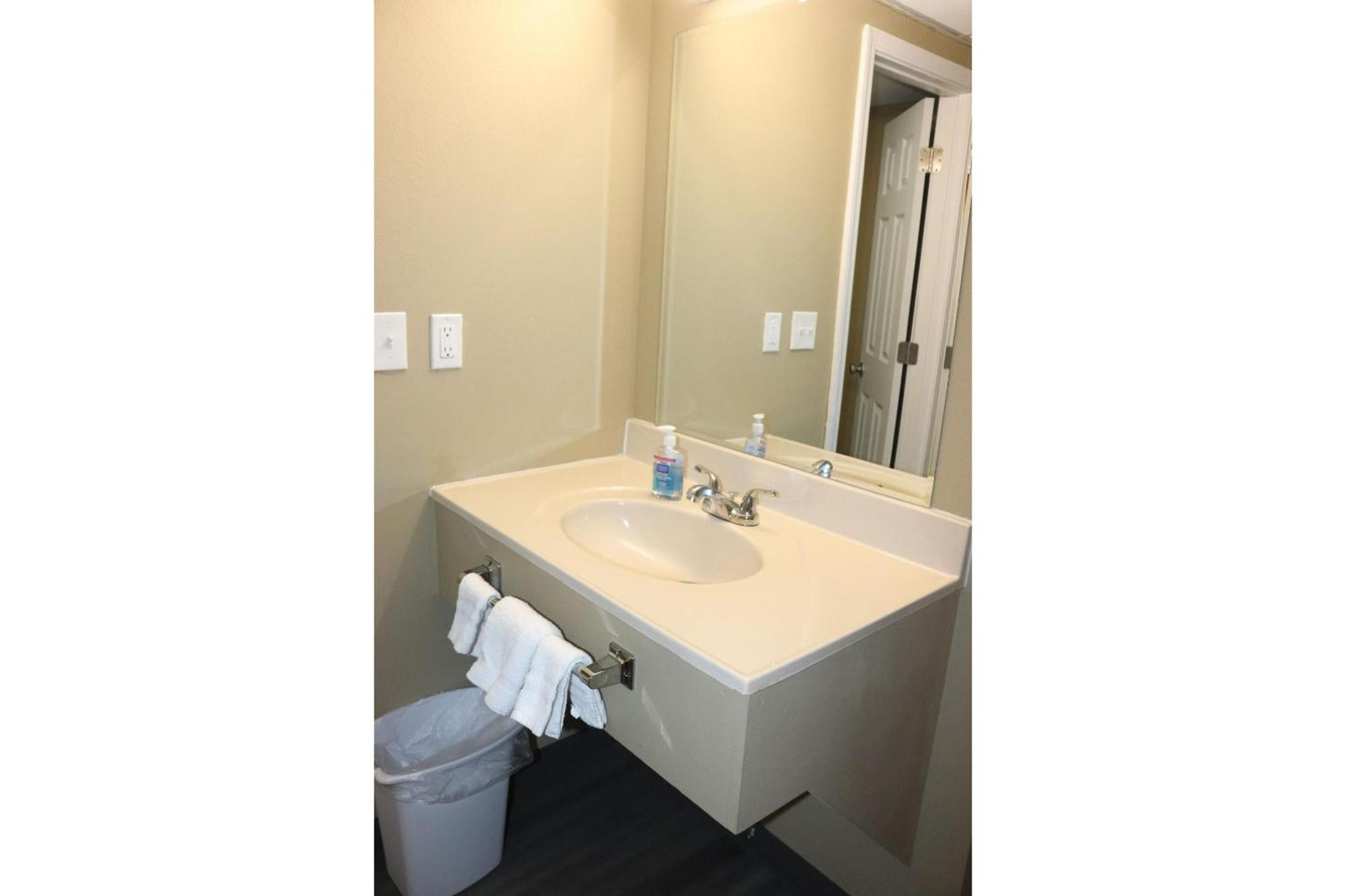 Deluxe Inn & Suites By Oyo Miami Ok Dış mekan fotoğraf